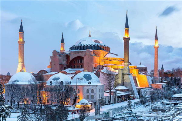 哈尔滨五大抖音热门景点 中央大街建筑风格独特美食众多插图1