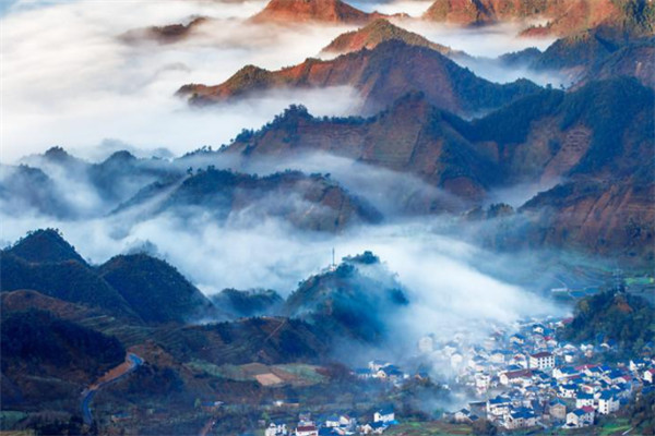 浙江十大高峰排行榜：龙王山上榜，第一是黄茅尖插图2