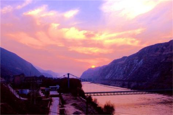 甘肃旅游最值得去的五大景点 嘉峪关建筑宏伟 莫高窟壁纸精美插图