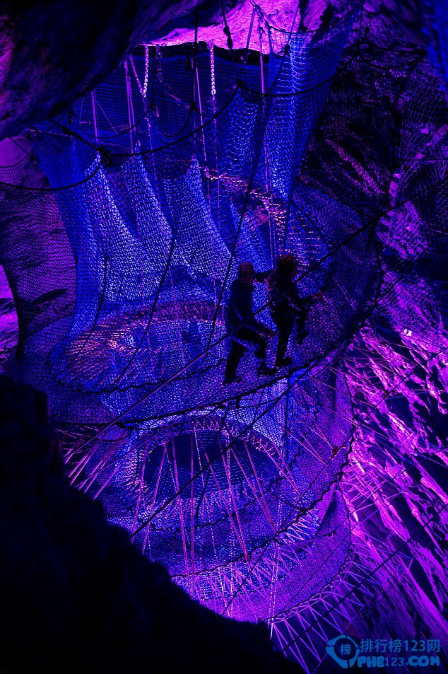 全球十大怪异惊奇的地下旅游景点排行榜插图1