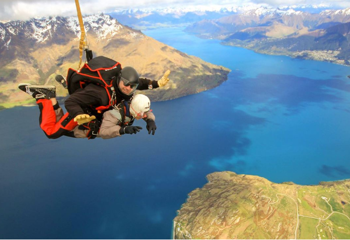 全球十大跳伞圣地 珠穆朗玛峰上榜，迪拜最受欢迎插图1