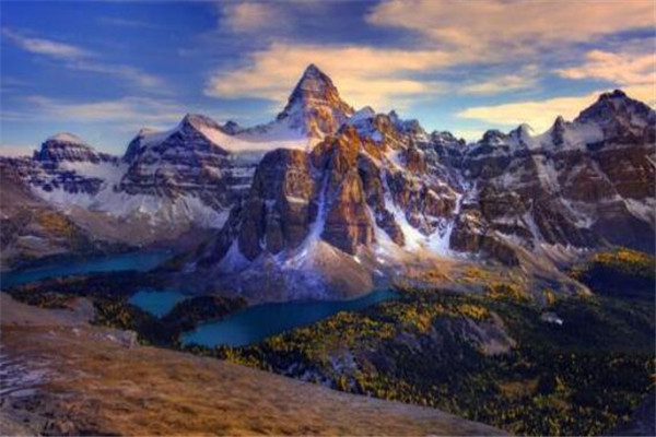 世界十大最美丽的山峰 看樱花必去富士山,你最不想错过哪座插图9