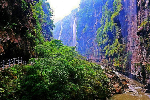 中国十大人少好玩的景点：武功山上榜，它因溶洞著名插图2