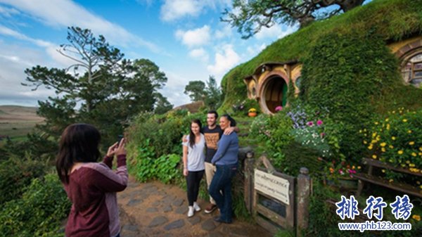 世界奇特旅游景点排行,侏儒村/沙漠之手你都看过吗？插图5