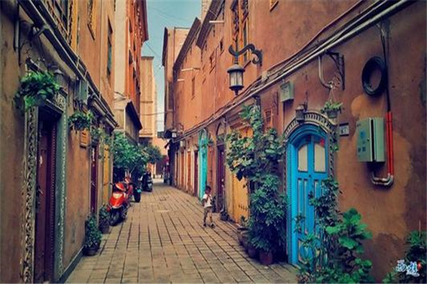 新疆十大景区排名：天山天池第四，第十最现代繁华插图2