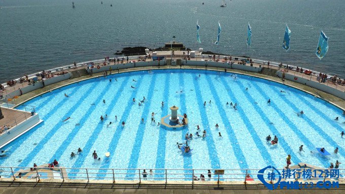 盘点全球最炫户外游泳池TOP10插图2