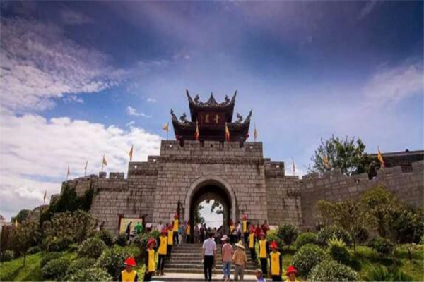 贵阳必去的五个景点，青岩古镇上榜，第一不去后悔插图1