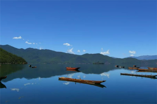 适合一个人散心的地方：凤凰古城上榜，它是油菜花之乡插图1