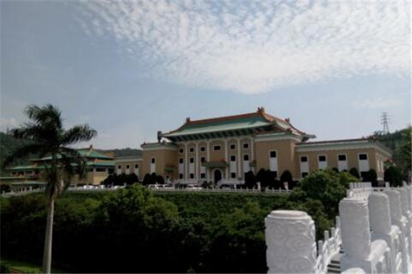 台湾旅游必去十大景点 西门町美食多，日月潭千万不能错过插图2