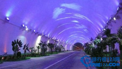 全国十大最美公路 环绕于山耸立于海插图2