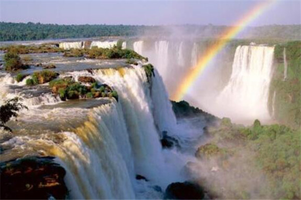 世界十大奇观美景 下龙湾上榜，伊瓜苏瀑布是魔鬼的喉咙插图6