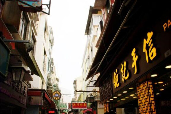 澳门必玩的三个景点 威尼斯人/官也街/大三巴你都去过吗插图1