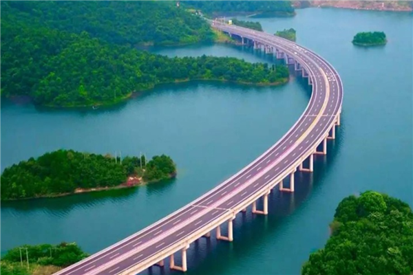 中国十大最美天路 塔克拉玛干沙漠公路路边全是沙漠插图8