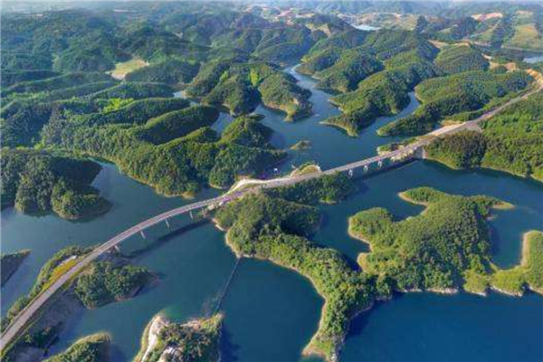 中国十大最美自驾公路 自驾游选这些公路比较好插图9