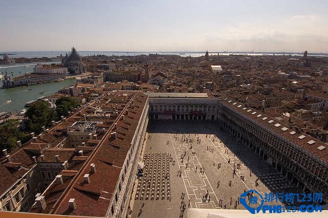 全球最著名的14座城市广场排行榜插图6