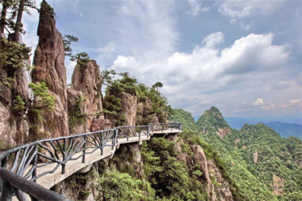 广西十大高峰排行榜：大容山上榜，第一形状像猫咪插图6