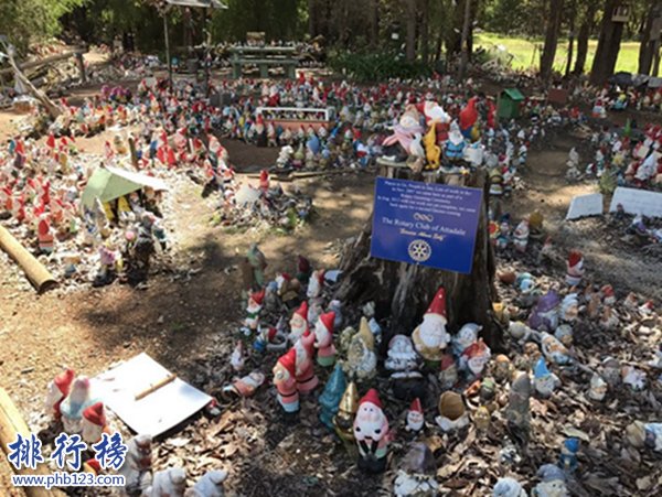 世界奇特旅游景点排行,侏儒村/沙漠之手你都看过吗？插图