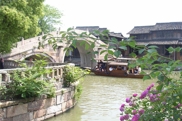 适合一个人散心的地方：凤凰古城上榜，它是油菜花之乡插图5