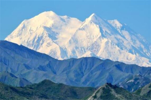 世界十大最美丽的山峰 看樱花必去富士山,你最不想错过哪座插图4