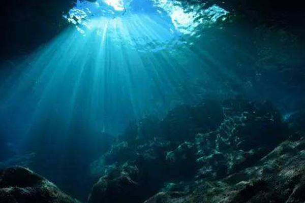 世界八大浮潜胜地：牛奶湖里有具有护肤功能的火山泥插图6