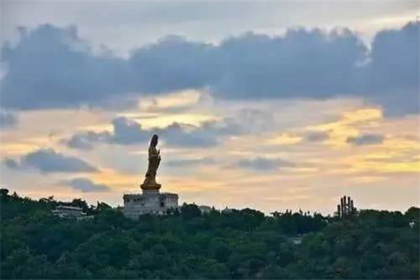 中国十大夏季旅游胜地：九寨沟美轮美奂，第一皇帝也待过插图5