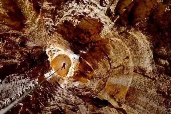 世界十大洞穴 鹿洞至今还有没找到尽头，最后一个在我国插图4