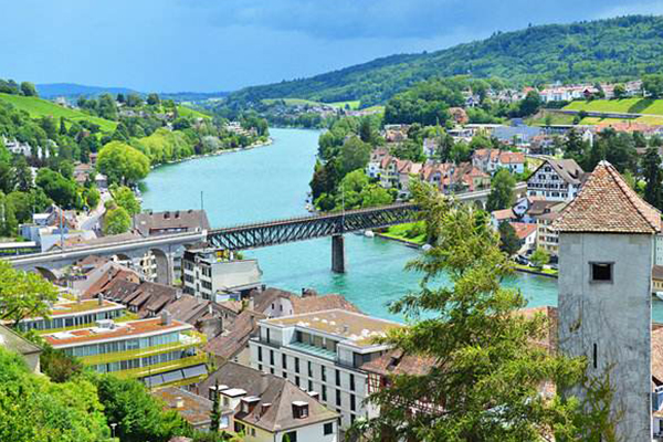 世界十大滨河景观::亚马逊第二，第一名河滨有城堡矗立插图