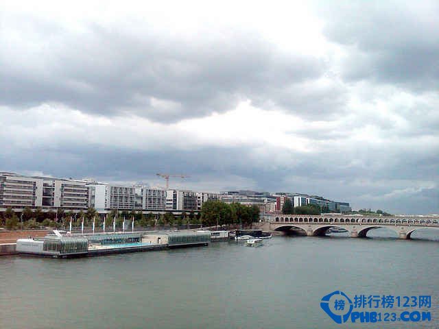 盘点全球最炫户外游泳池TOP10插图6