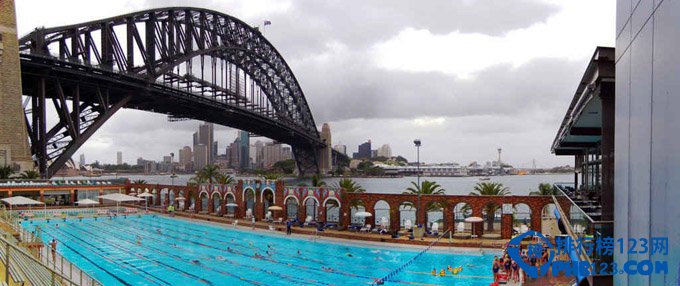 盘点全球最炫户外游泳池TOP10插图