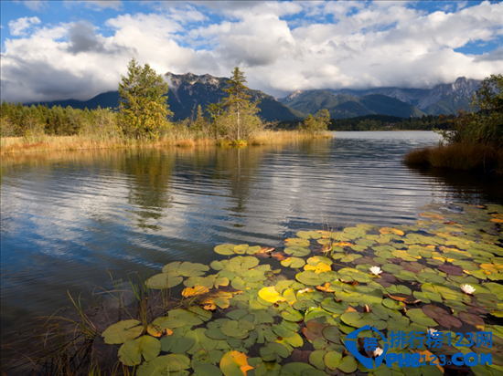 世界十大震撼人心的高山湖排行榜插图4