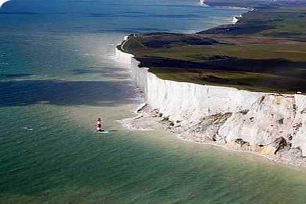 世界十大悬崖峭壁 恐怖！被大自然的鬼斧神工吓到腿软的景观插图7