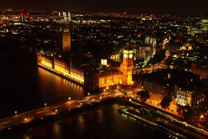 全球十大夜景城市排名 带你感受灯火璀璨的都市魅力插图4