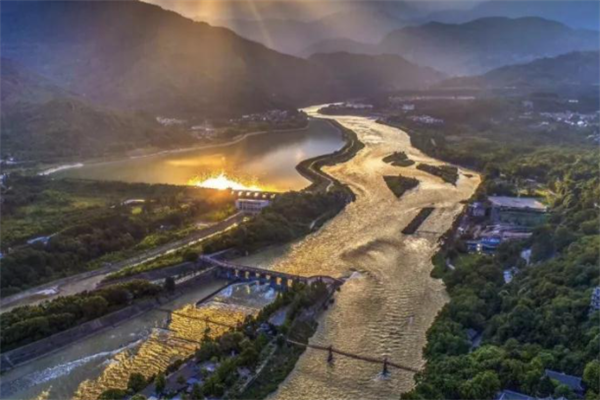 成都十大风景名胜区：乐山大佛上榜，第八可以体验滑雪插图