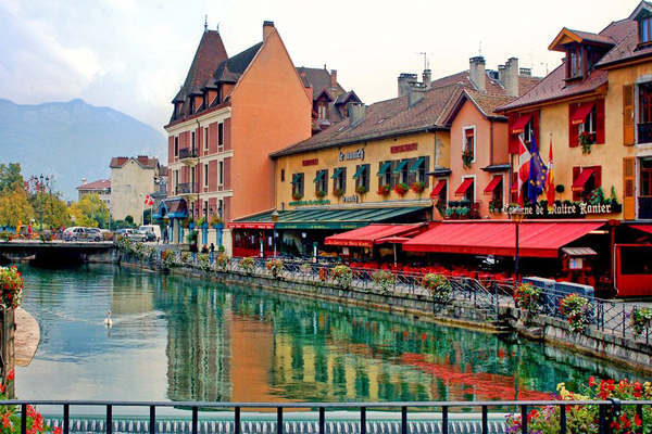 法国南部十大小镇：鲁西永像红宝石,戈尔德入选全球十大插图6