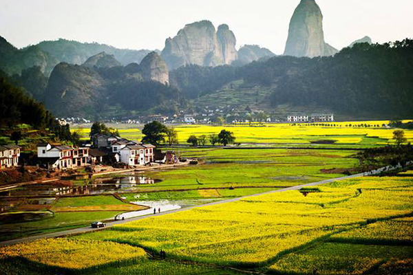 湖南十大爬山好去处排行榜:第一名被评为中国最美丹霞地貌插图