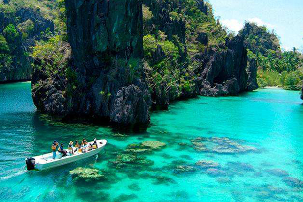 世界八大浮潜胜地：牛奶湖里有具有护肤功能的火山泥插图1