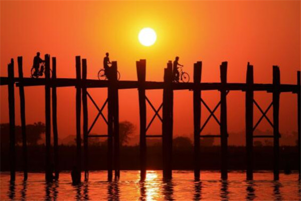 世界十大日落 我国黄山上榜，缅甸乌本桥日落此生必看插图4