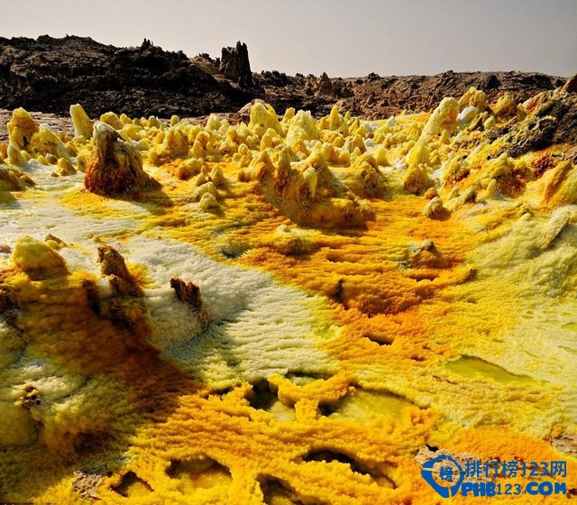 盘点世界十大自然人文奇迹 中国竟有3地上榜插图1