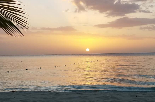 世界十大最美海滩排行榜：卡伦海滩上榜，第九距赤道最近插图1