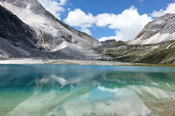 世界八大浮潜胜地：牛奶湖里有具有护肤功能的火山泥插图5