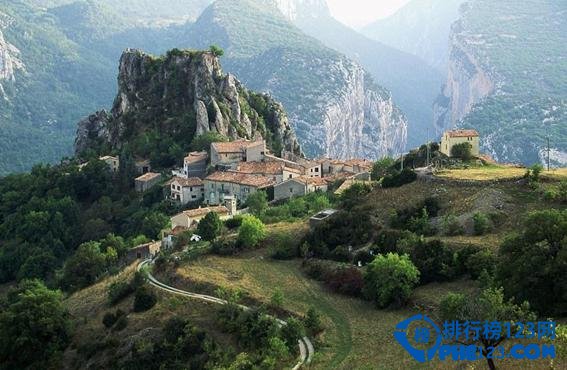 盘点世界九大最不可思议村落 它们竟建在这样的地方插图8