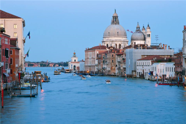 世界十大旅游景观：埃菲尔铁塔上榜、第九修建花了五个世纪插图3