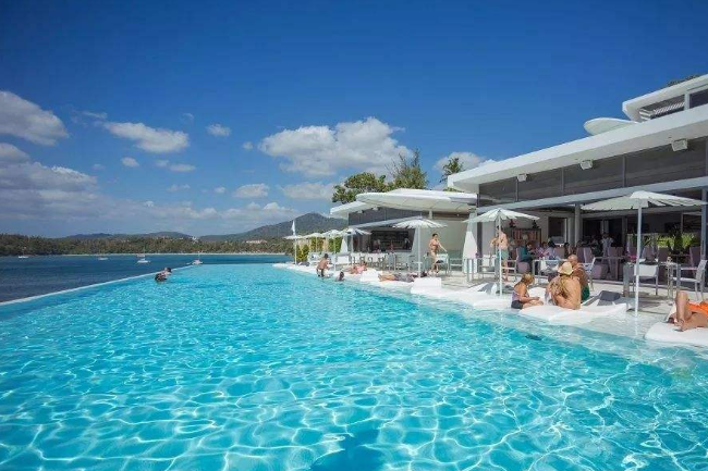 全球十大泳池排行榜 与大海相连的泳池，带给你别样的视觉体验插图3