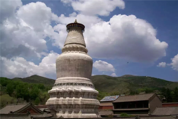 中国十大夏季旅游胜地：九寨沟美轮美奂，第一皇帝也待过插图9