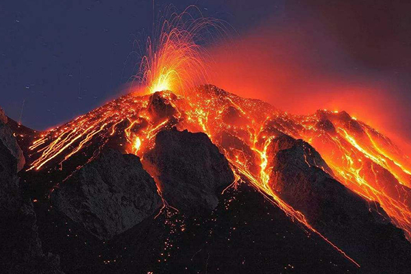 世界上十大奇观美景：粉红湖泊上榜，这个峡谷美的让人惊艳插图