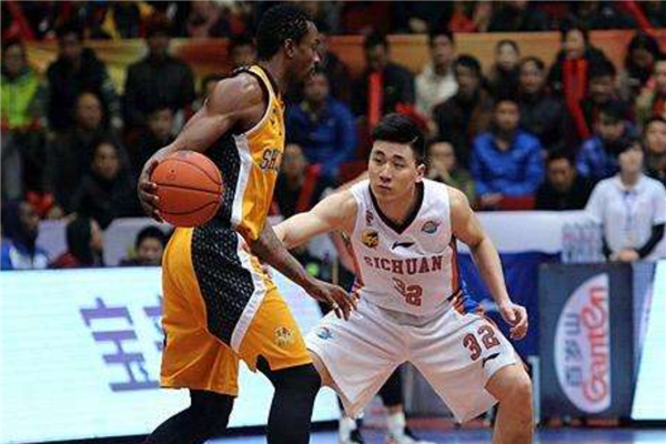 CBA十大扣篮名将 易建联天赋极佳 胡卫东是第一后卫插图6