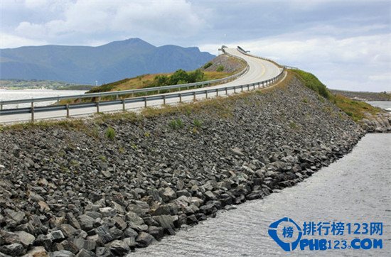 全球十大让人心惊胆战的桥排行榜插图3