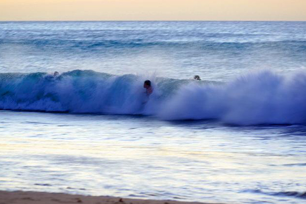 世界十大浪点：这里风高浪急只有最勇敢的人才敢来冲浪插图4