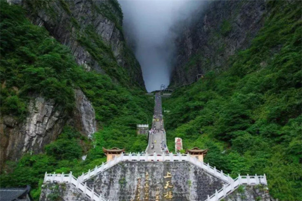 湖南十大名山排行榜：大围山上榜，第一是五岳名山插图1