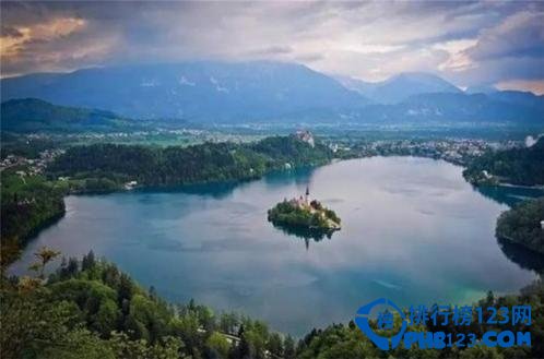 盘点欧洲十大绝美小镇 极富地域特色插图3